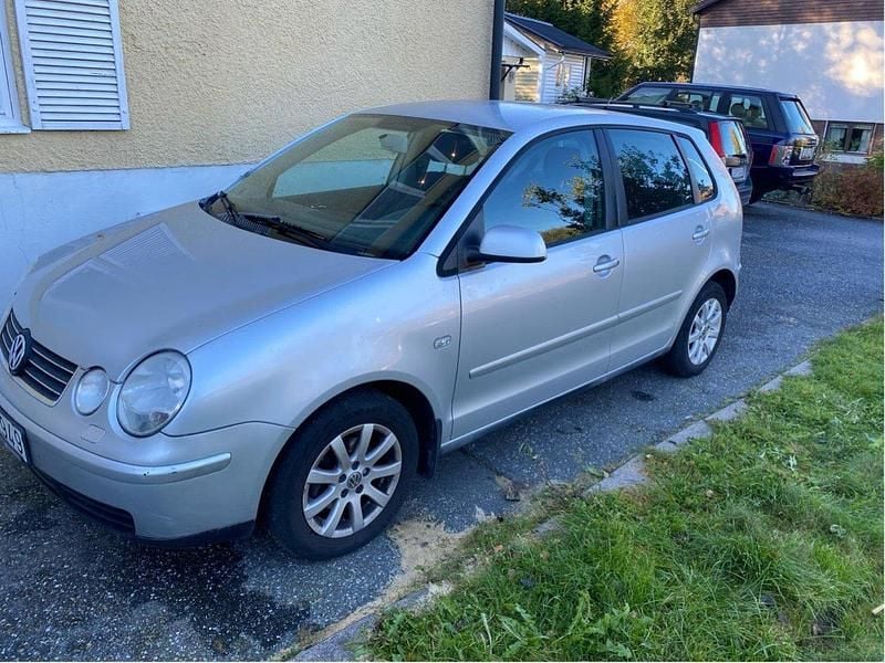 Silver Begagnad 2005 VW Polo Halvkombi | 20 000 kr (Superpris) - Bild 1/4