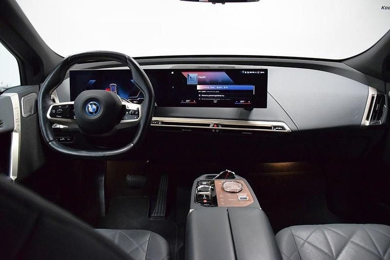 Begagnad BMW iX 455 kW (619 HK) 2022 Oxidegråmetallic SUV