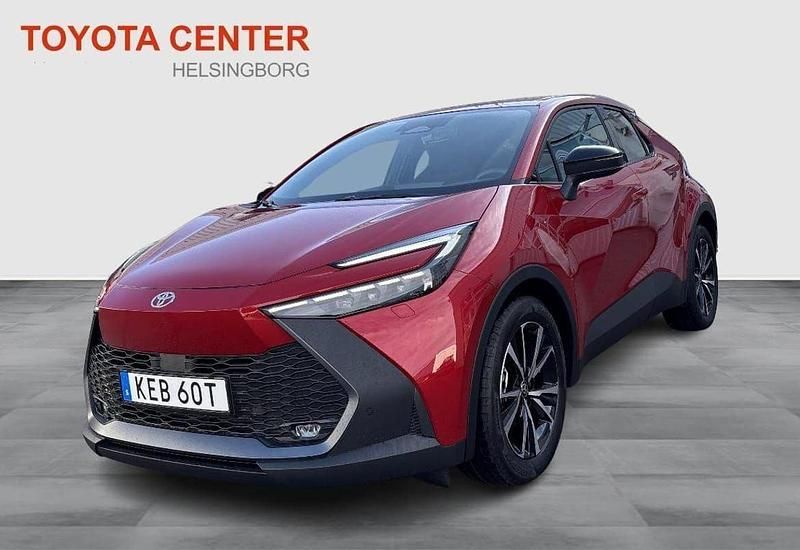 Röd Ny 2025 Toyota C-HR Style SUV | 407 900 kr (Dyr) - Bild 1/3