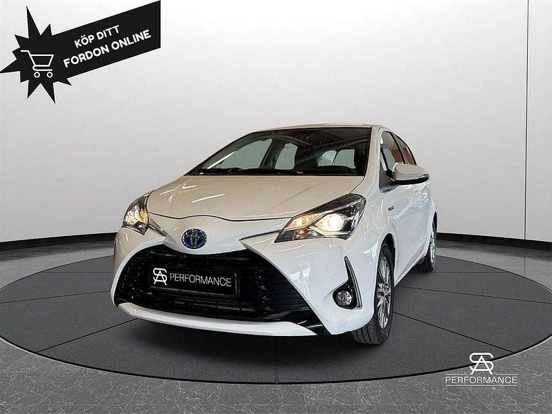 Vit Begagnad 2019 Toyota Yaris Hybrid Active Halvkombi | 139 500 kr (Bra pris) - Bild 1/4