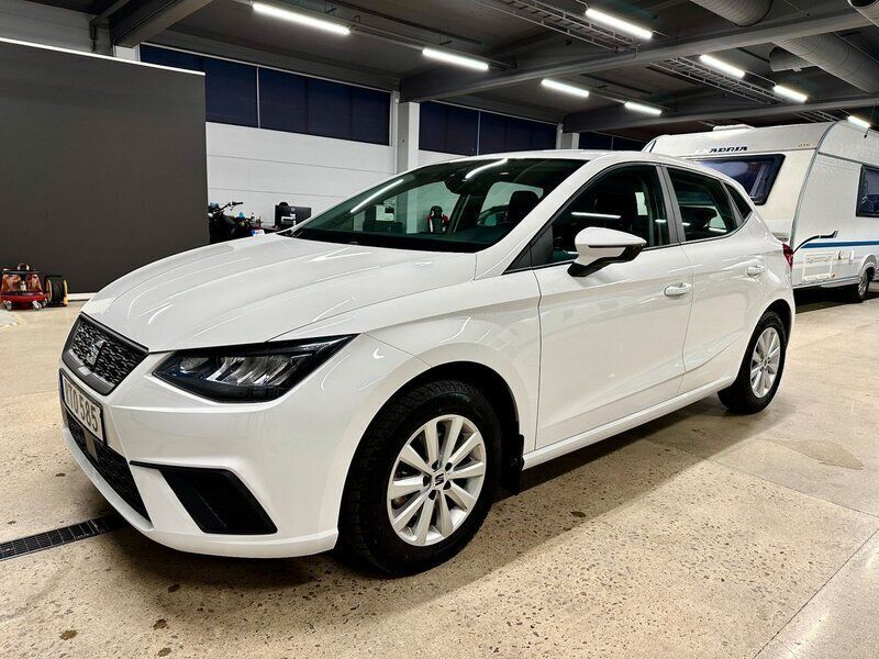 Vit Begagnad 2023 Seat Ibiza Comfort Halvkombi | 194 900 kr (Marknadspris) - Bild 1/4
