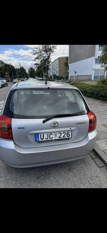 Silver Begagnad 2003 Toyota Corolla Halvkombi | 24 000 kr (Marknadspris) - Bild 1/4