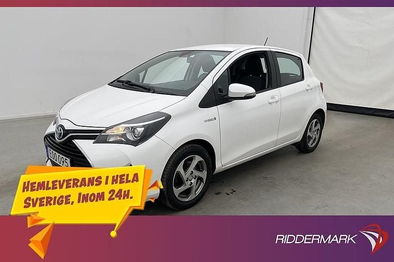 Vit Begagnad 2015 Toyota Yaris Hybrid | 119 800 kr (Superpris) - Bild 1/3