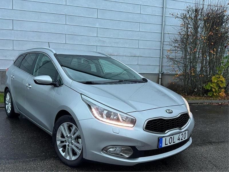 Grå Begagnad 2015 Kia Ceed Sportswagon 2 Kombi | 44 999 kr (Marknadspris) - Bild 1/4
