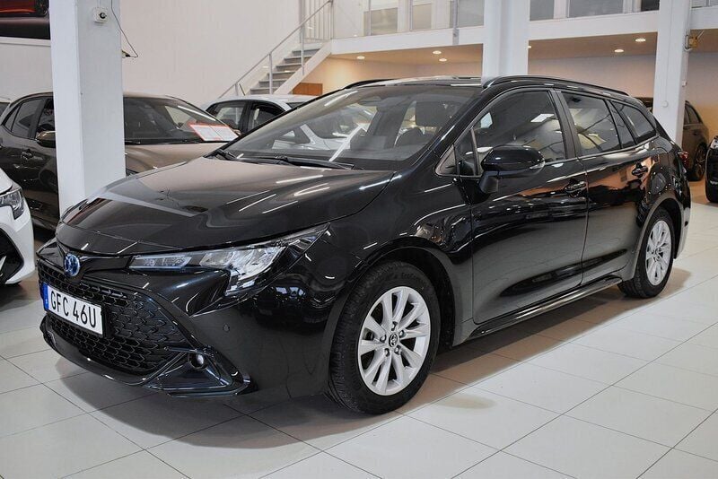 Svart Begagnad 2023 Toyota Corolla Kombi | 299 000 kr (Marknadspris) - Bild 1/4