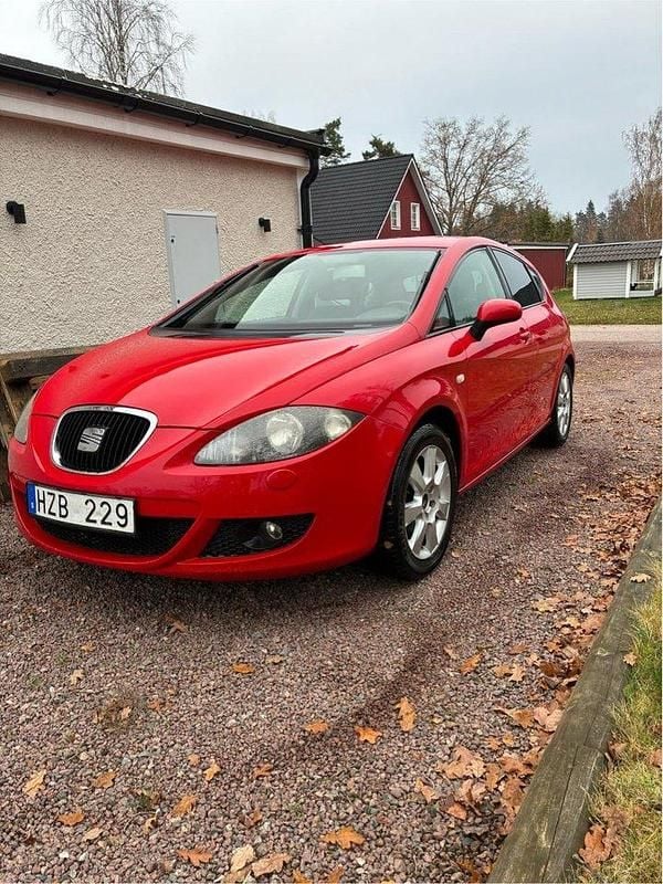 Röd Begagnad 2008 Seat Leon Halvkombi | 35 000 kr - Bild 1/4