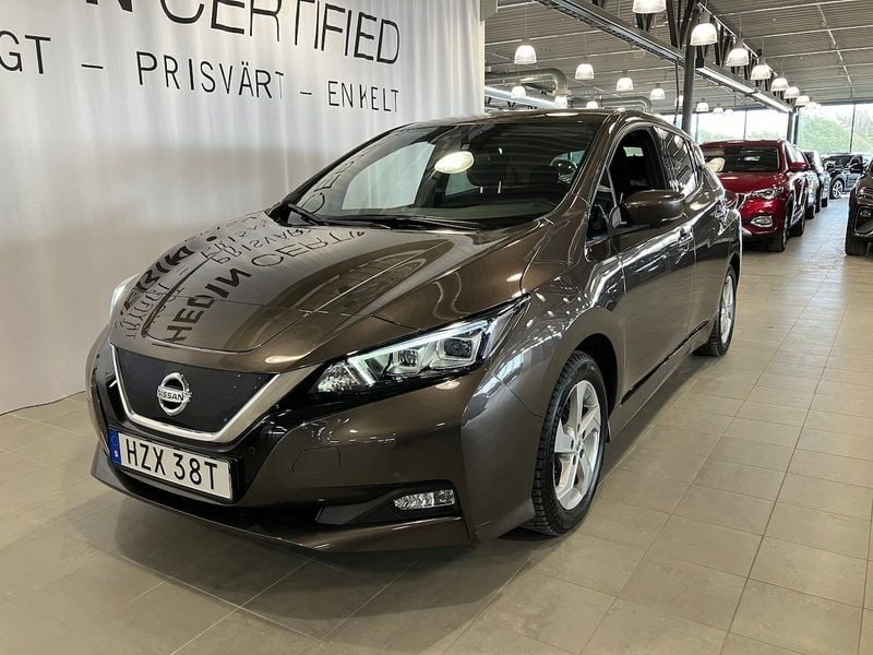 Brun Begagnad 2022 Nissan Leaf N-Connecta Halvkombi | 205 000 kr (Bra pris) - Bild 1/4