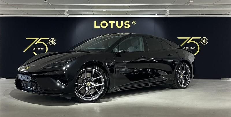 Svart Ny 2024 Lotus Emeya Halvkombi | 1 499 900 kr - Bild 1/4