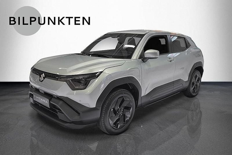 Splendid silver pearl metallic Ny 2026 Suzuki Vitara Halvkombi | 436 800 kr - Bild 1/4