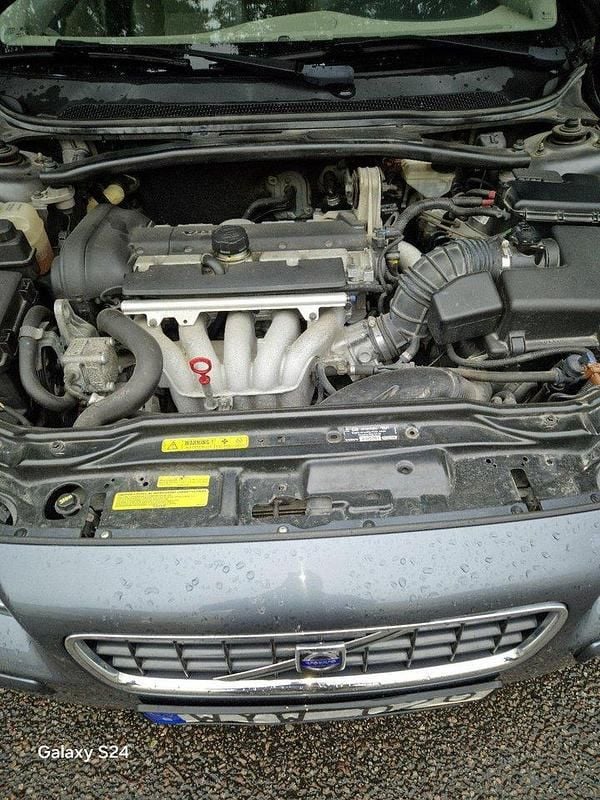 Grå Begagnad 2006 Volvo S60 Business Edition Sedan | 52 000 kr (Marknadspris) - Bild 1/4