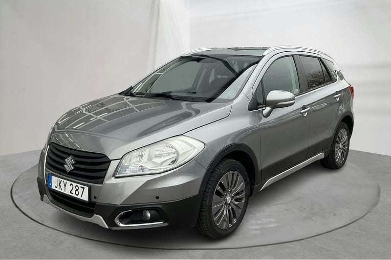 Mörkgrå Begagnad 2014 Suzuki SX4 S-Cross SUV | 98 000 kr (Superpris) - Bild 1/4