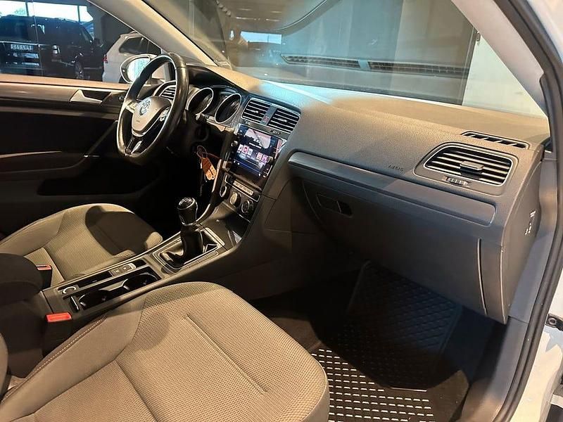 Begagnad VW Golf VII 116 HK (85 kW) 2017 Vit Kombi