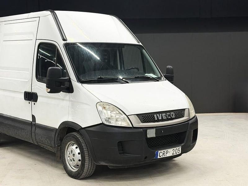 Begagnad Iveco Daily 126 HK (92 kW) 2011 Vit Van