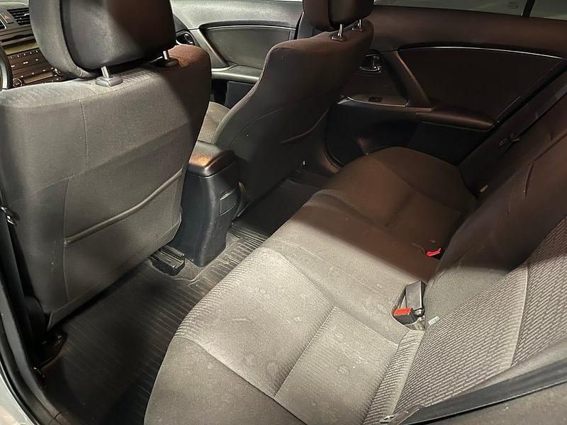 Begagnad Toyota Avensis Business Edition 150 HK (110 kW) 2009 Vit Kombi