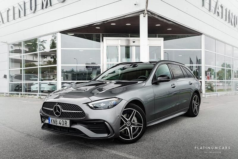 Grå Begagnad 2022 Mercedes C300e AMG Kombi | 399 000 kr (Dyr) - Bild 1/4