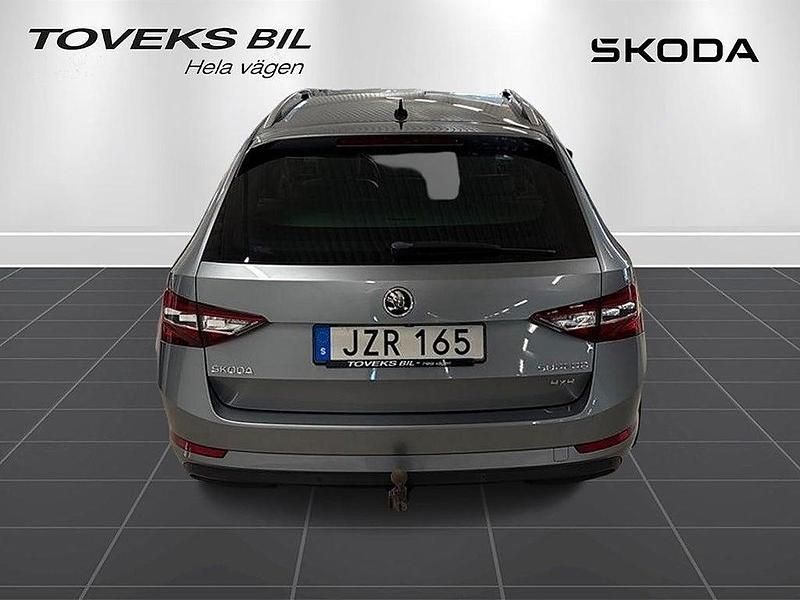 Begagnad Skoda Superb LAURIN & KLEMENT 190 HK (139 kW) 2015 Grå Kombi