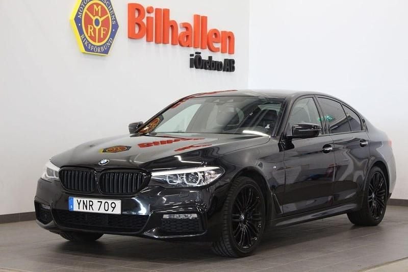 Svart Begagnad 2017 BMW 540 M Performance Sedan | 409 900 kr (Marknadspris) - Bild 1/4