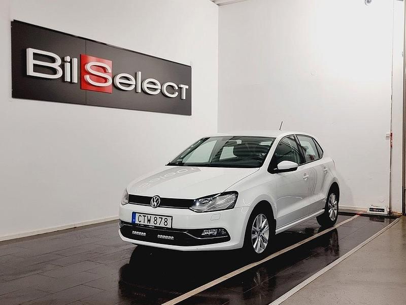 Vit Begagnad 2016 VW Polo Halvkombi | 74 900 kr (Lite dyr) - Bild 1/4