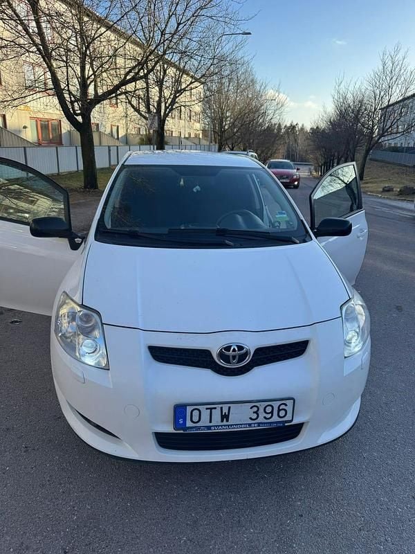 Begagnad Toyota Auris 90 HK (66 kW) 2009 Halvkombi