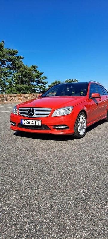 Röd Begagnad 2011 Mercedes C180 AMG Kombi | 84 000 kr (Marknadspris) - Bild 1/4