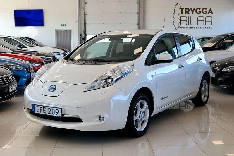Begagnad Nissan Leaf SV 80 kW (109 HK) 2016 Vit Halvkombi