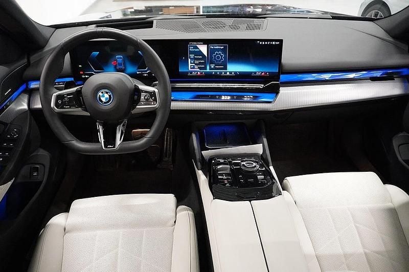 Begagnad BMW i5 Efficient Dynamics 442 kW (601 HK) 2024 Svart Sedan