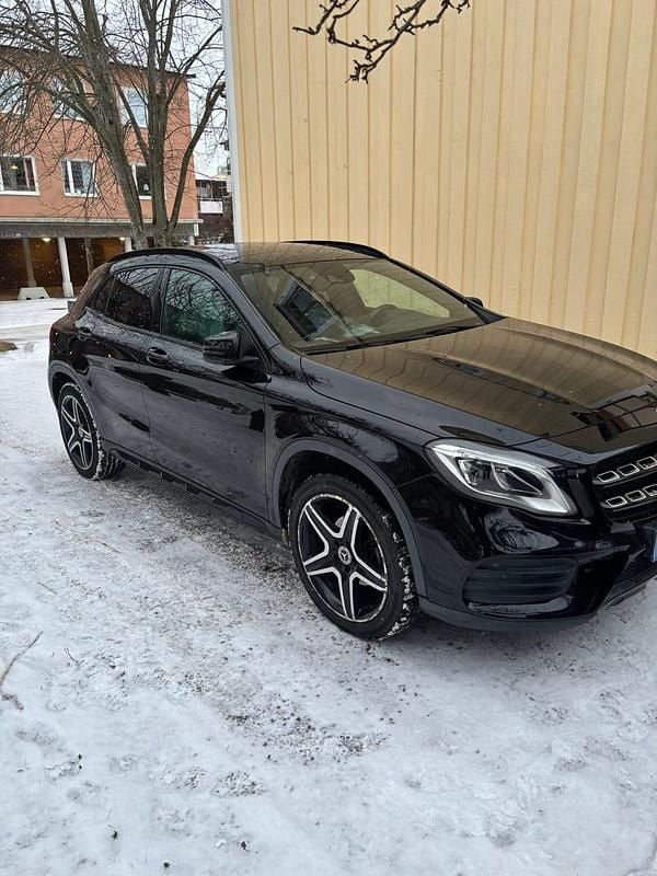 Begagnad Mercedes GLA180 122 HK (89 kW) 2019 SUV