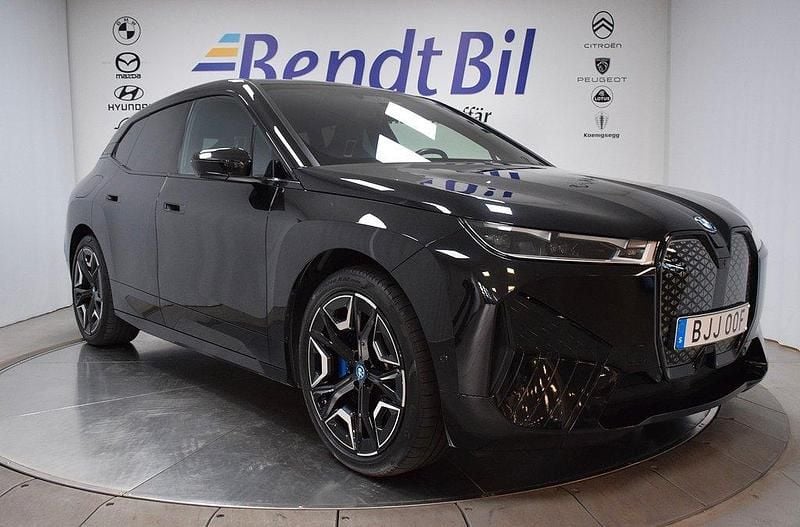 Svart Begagnad 2022 BMW iX Sport Line SUV | 699 500 kr (Lite dyr) - Bild 1/3