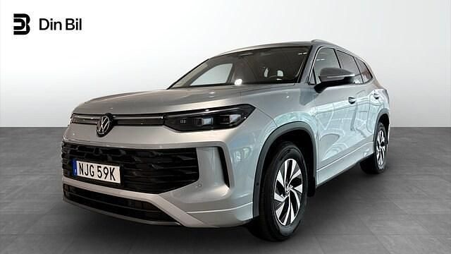 Silver (oyster silver metallic) Ny 2025 VW Tayron Life SUV | 555 000 kr (Marknadspris) - Bild 1/4