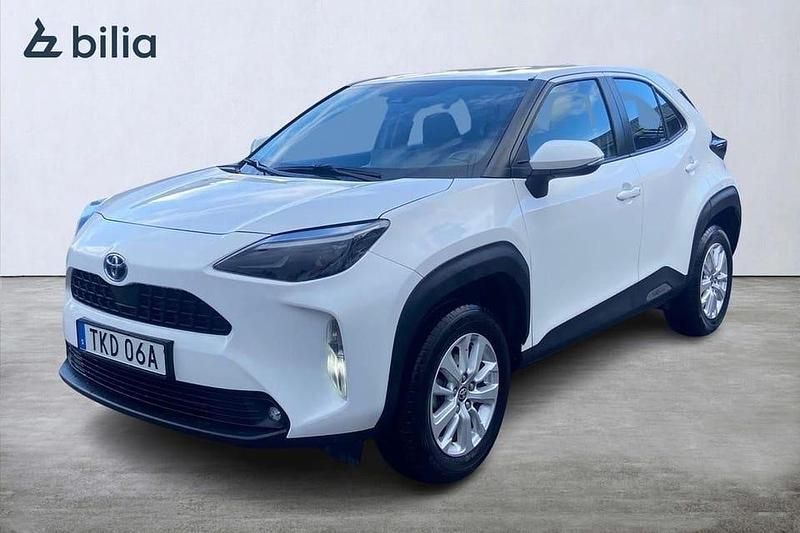 Vit Begagnad 2022 Toyota Yaris Hybrid Active SUV | 244 900 kr (Marknadspris) - Bild 1/4