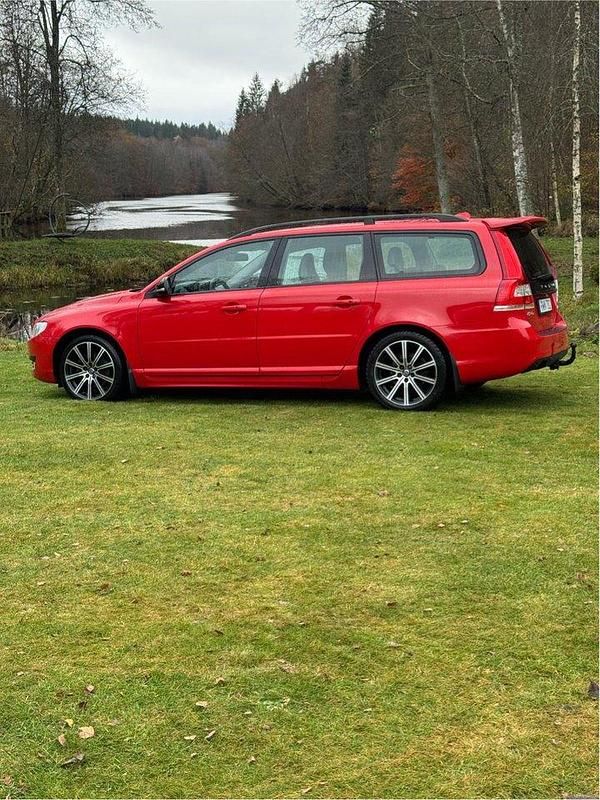 Röd Begagnad 2016 Volvo V70 Standard Kombi | 129 000 kr (Marknadspris) - Bild 1/4