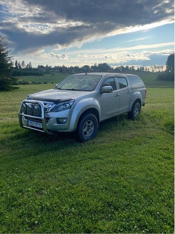 Silver Begagnad 2014 Isuzu D-Max Pickup | 160 000 kr (Bra pris) - Bild 1/4
