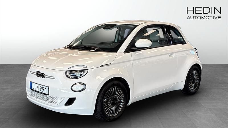 Vit (white) Begagnad 2022 Fiat 500e Icon Halvkombi | 189 900 kr (Marknadspris) - Bild 1/4