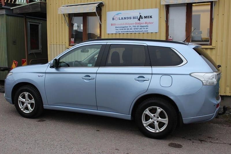 Begagnad Mitsubishi Outlander 203 HK (149 kW) 2014 Blå SUV