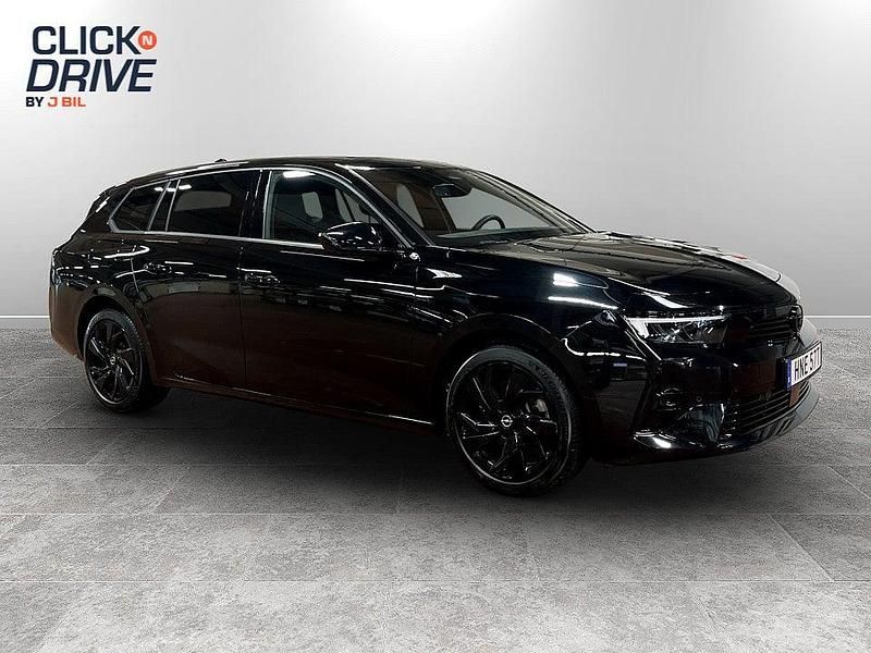 Svart Begagnad 2024 Opel Astra Kombi | 259 000 kr (Marknadspris) - Bild 1/4