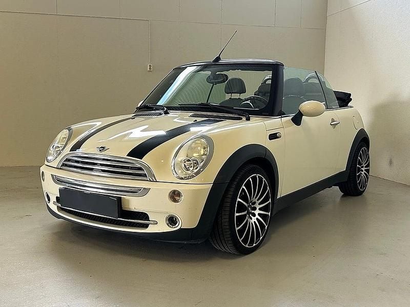 Begagnad Mini Cooper Cabriolet 116 HK (85 kW) 2008 Vit Cab