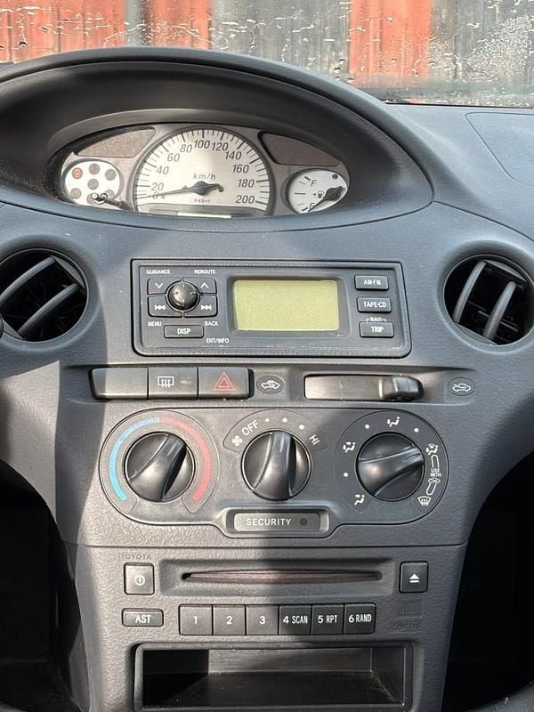 Begagnad Toyota Yaris 65 HK (47 kW) 2003