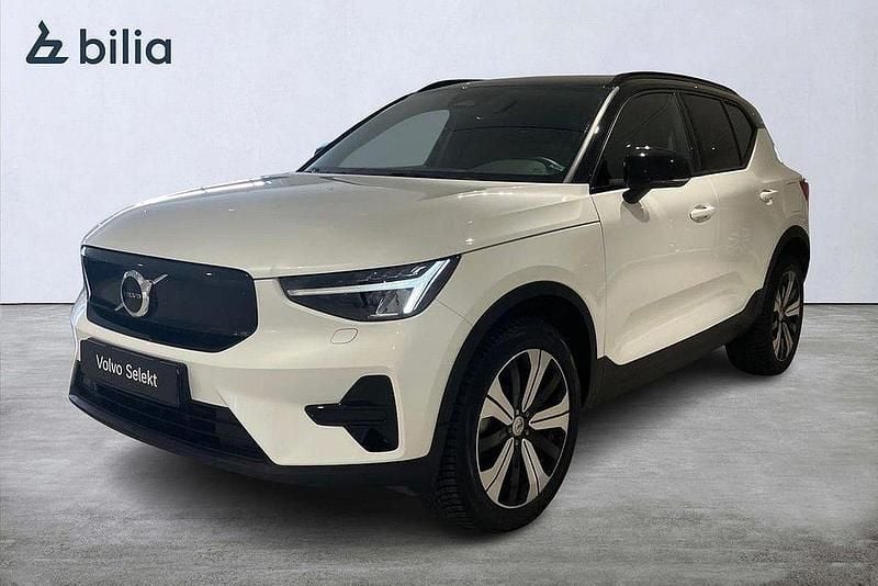 Vit Begagnad 2022 Volvo XC40 Core SUV | 349 000 kr - Bild 1/3