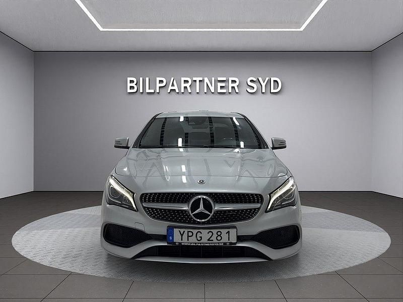 Silver Begagnad 2017 Mercedes CLA200 AMG Sportkupé | 189 900 kr (Marknadspris) - Bild 1/4
