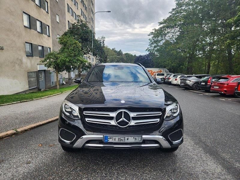 Svart Begagnad 2016 Mercedes GLC220 AMG SUV | 245 000 kr (Superpris) - Bild 1/4