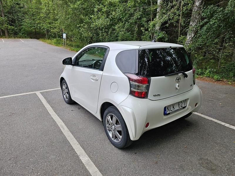Begagnad 2009 Toyota iQ Halvkombi | 25 000 kr (Bra pris) - Bild 1/4