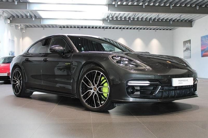 Grå Begagnad 2023 Porsche Panamera 4 Platinum Edition Sedan | 1 045 000 kr (Lite dyr) - Bild 1/4
