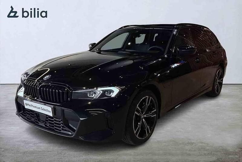 Svart Begagnad 2024 BMW 330e M Sport Kombi | 548 000 kr (Lite dyr) - Bild 1/1