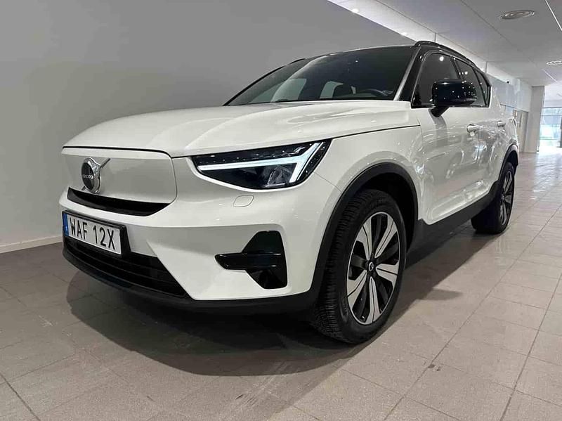 Begagnad Volvo XC40 Single Motor 175 kW (238 HK) 2023 Vit SUV