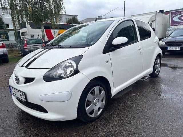 Vit Begagnad 2007 Toyota Aygo Halvkombi | 19 900 kr (Bra pris) - Bild 1/4