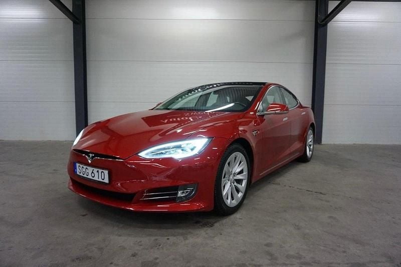 Röd Begagnad 2018 Tesla Model S Sedan | 298 000 kr (Marknadspris) - Bild 1/4