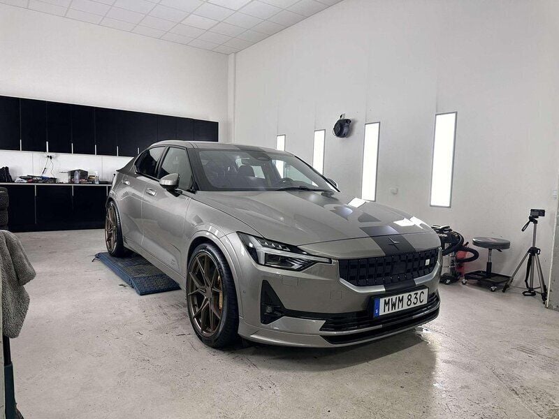 Grå Begagnad 2021 Polestar 2 Performance Sedan | 399 000 kr (Lite dyr) - Bild 1/1