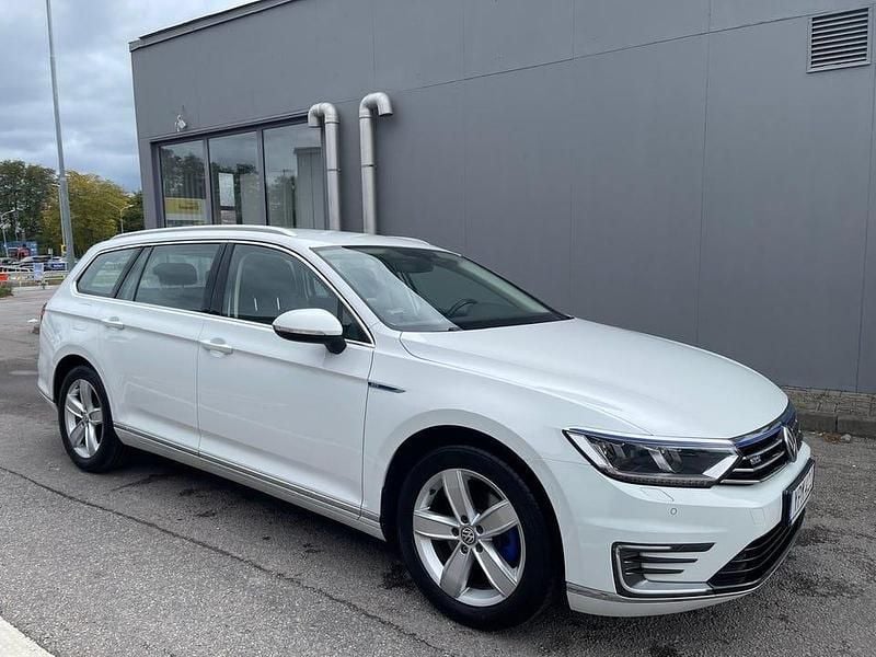 Begagnad VW Passat GTE 218 HK (160 kW) 2017 Vit Kombi