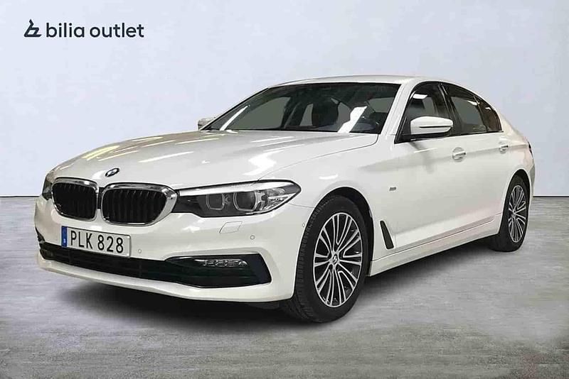 Vit Begagnad 2017 BMW 520 Sedan | 249 900 kr (Marknadspris) - Bild 1/1