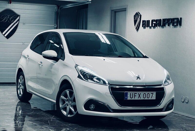 Vit Begagnad 2015 Peugeot 208 Active Halvkombi | 109 000 kr (Lite dyr) - Bild 1/4